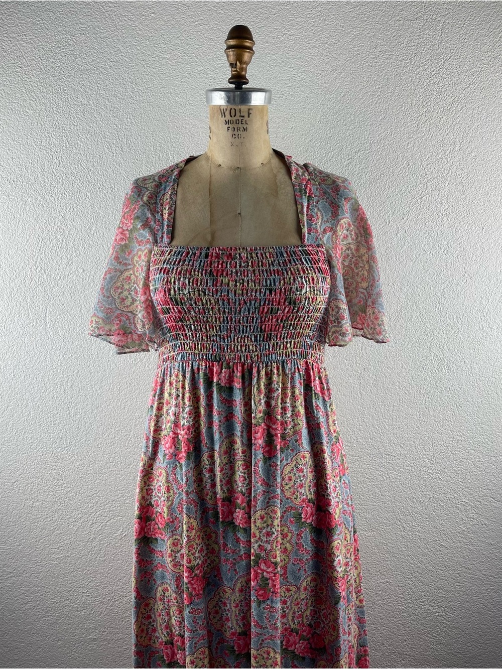 Vintage l 70s S Feminine Ditsy Floral Smocked Bodice Flutter Sleeve Maxi Dress